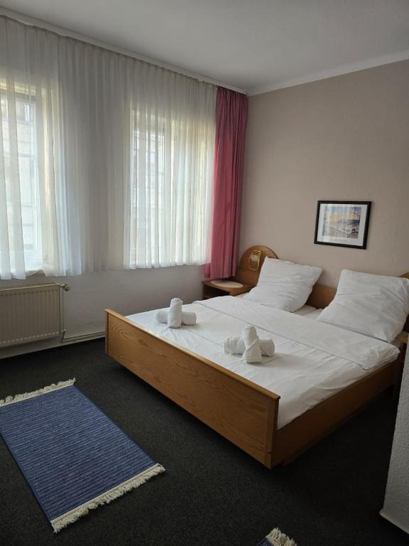 Postel nebo postele na pokoji v ubytování Hotel Doko Gardelegen