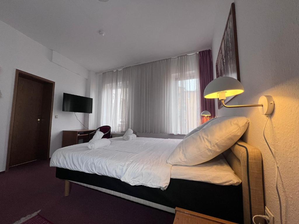 Postel nebo postele na pokoji v ubytování Hotel Doko Gardelegen