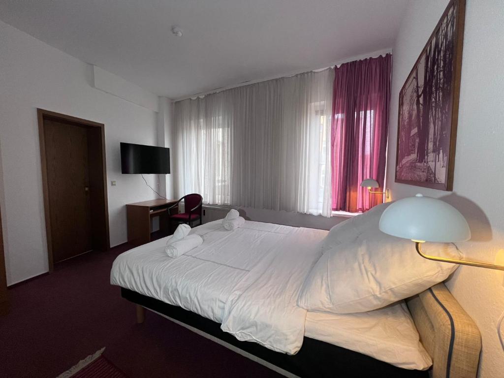 Postel nebo postele na pokoji v ubytování Hotel Doko Gardelegen
