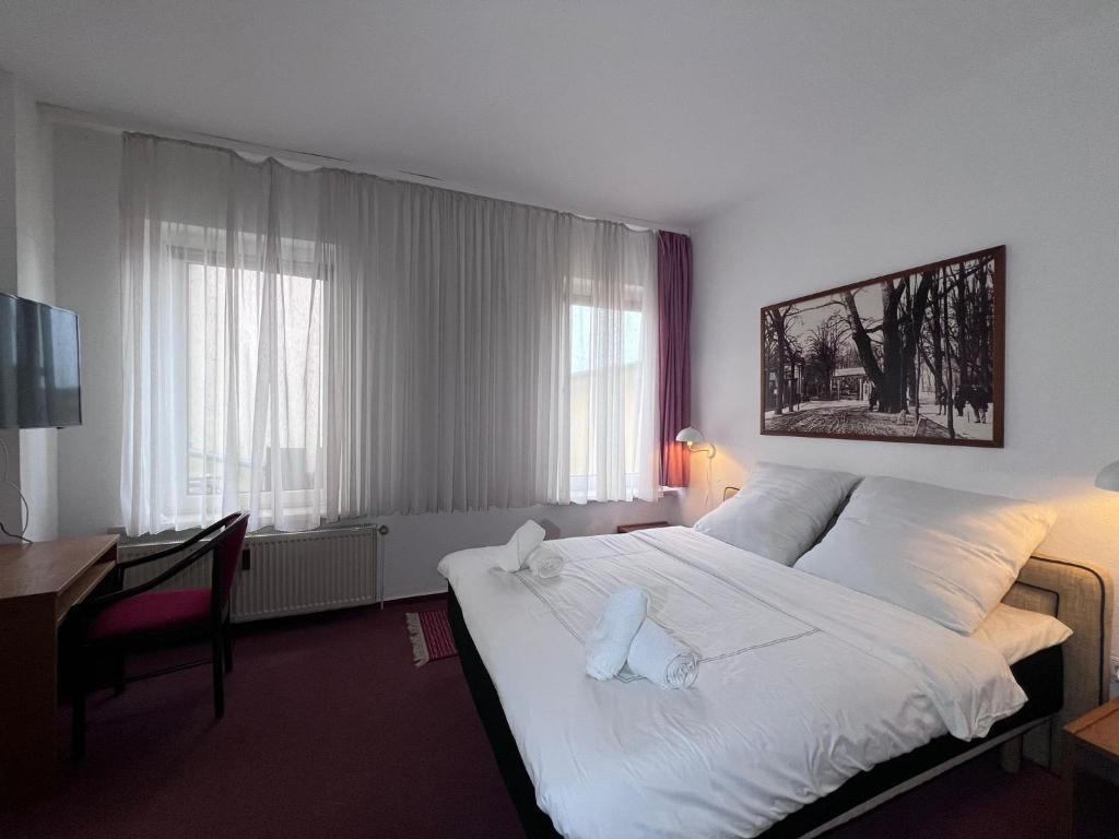 Postel nebo postele na pokoji v ubytování Hotel Doko Gardelegen