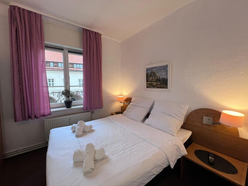 Postel nebo postele na pokoji v ubytování Hotel Doko Gardelegen