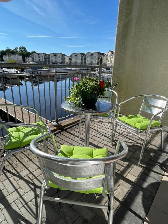 Balkón nebo terasa v ubytování Centrally Located Carrick on Shannon Shore Side Apartment