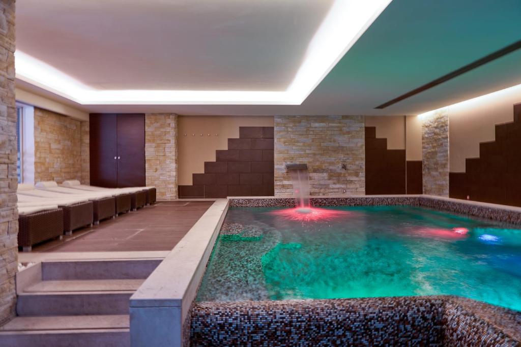 Bazén v ubytování Blu Hotel Acquaseria nebo v jeho okolí