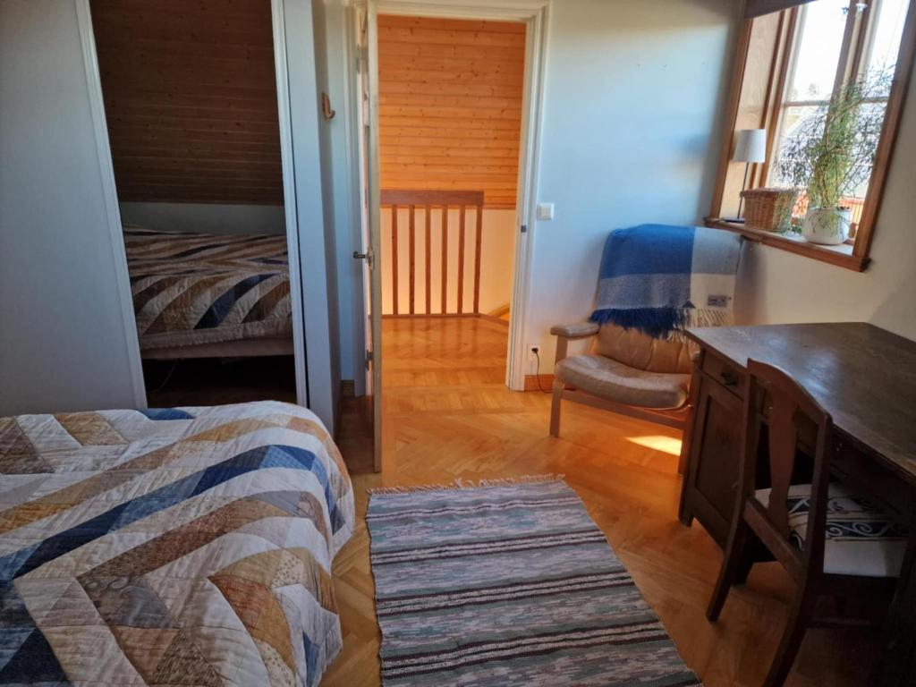 Postel nebo postele na pokoji v ubytování Stuga i Småland