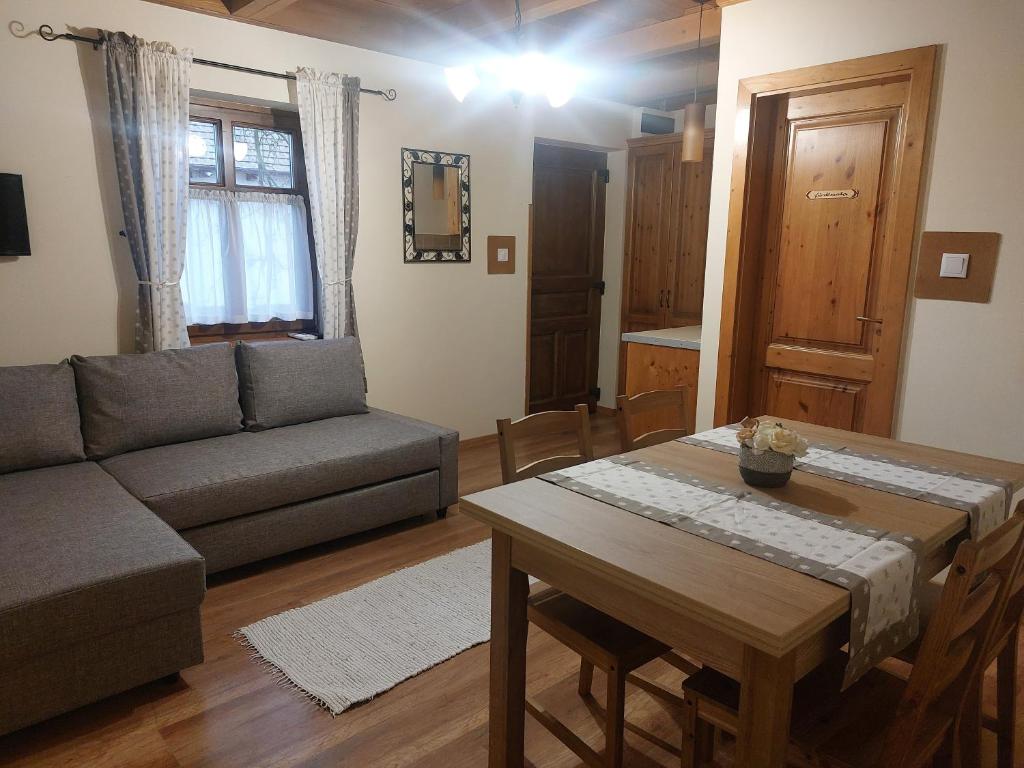 Posezení v ubytování Tóth Vendégház és Apartmanház Újfehértó