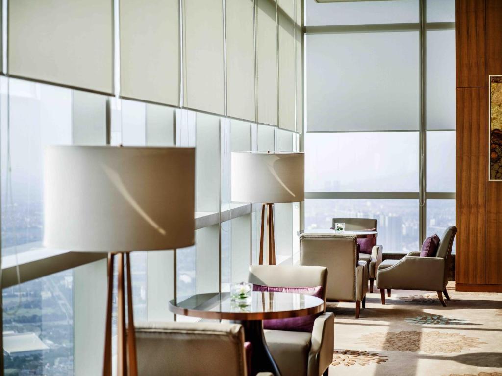 Posezení v ubytování InterContinental Hanoi Landmark72 by IHG