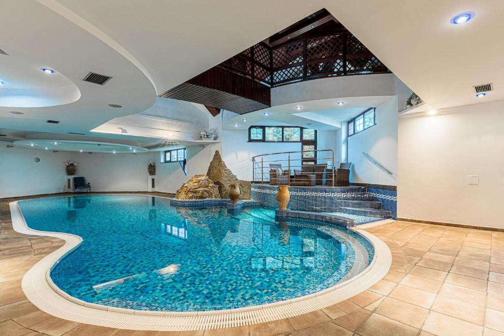 Bazén v ubytování Hotel Amalia nebo v jeho okolí