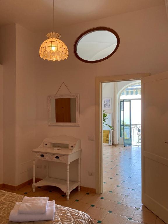 Télévision ou salle de divertissement dans l'établissement Positano's Flats