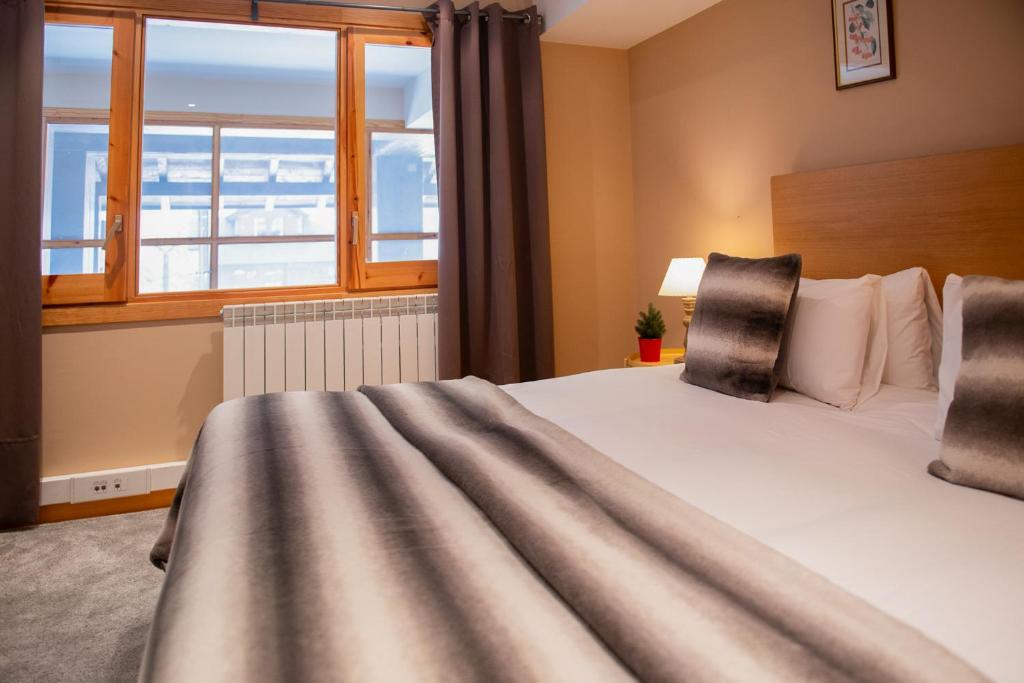 Postel nebo postele na pokoji v ubytování Tarter Mountain Lofts