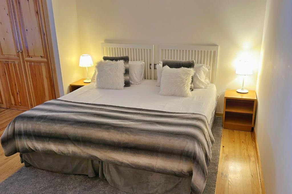 Postel nebo postele na pokoji v ubytování Tarter Mountain Lofts