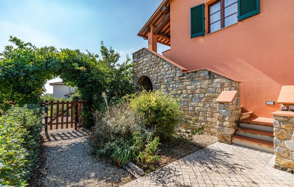 Zahrada ubytování Casa Macinarino APPARTAMENTO 13 con piscina