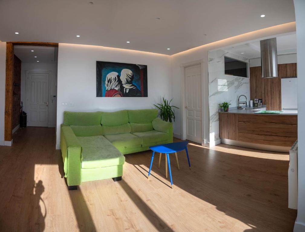 Posezení v ubytování Cómodo y Moderno piso en el centro de Santander