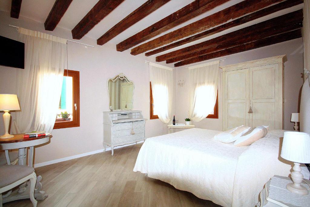 A bed or beds in a room at Terrazza Biennale