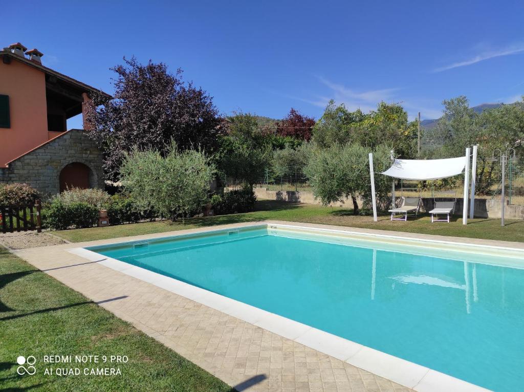 Bazén v ubytování Casa Macinarino APPARTAMENTO 13 con piscina nebo v jeho okolí
