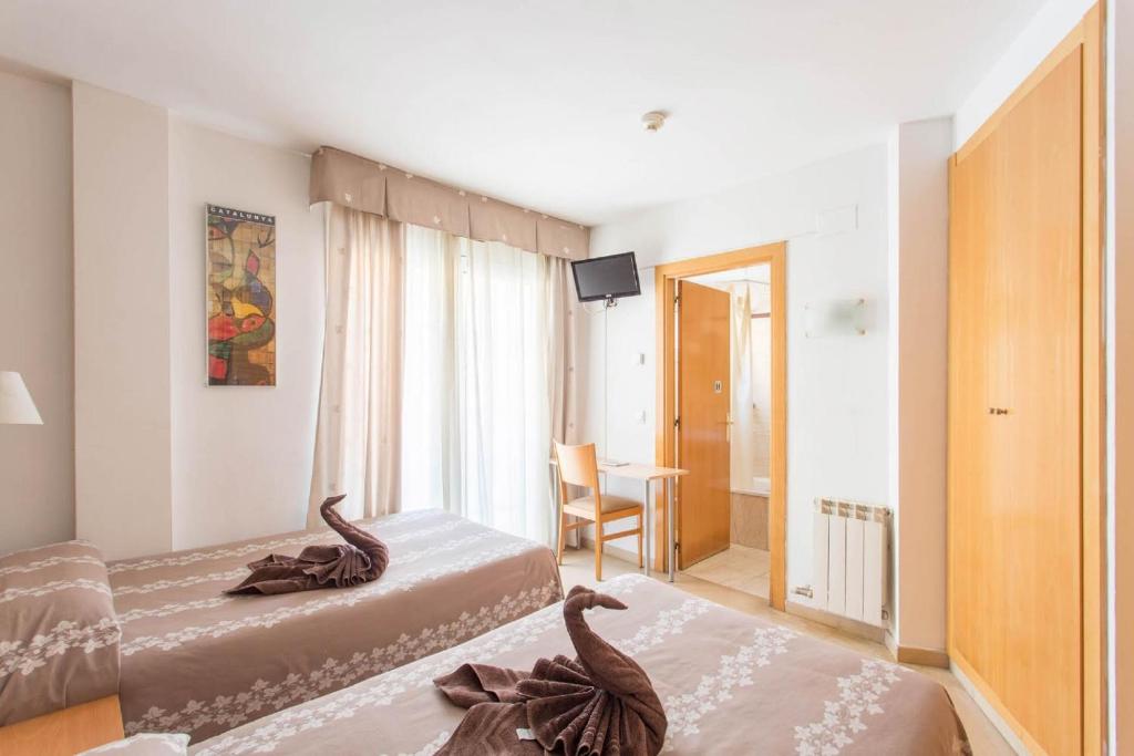 Postel nebo postele na pokoji v ubytování Hotel Cosmos Tarragona
