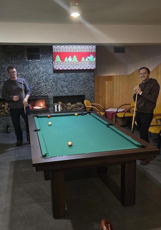Biliár nebo kulečník v ubytování Ośrodek Wypoczynkowy Watra