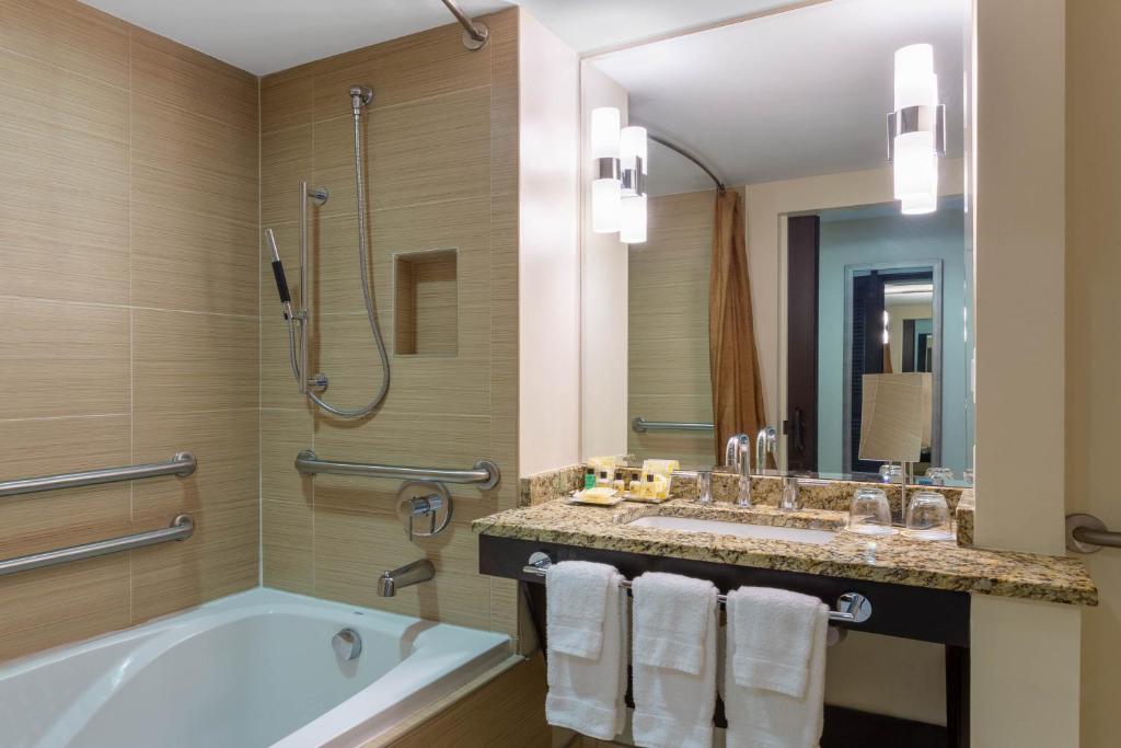 Wyndham Deerfield Beach Resort - 