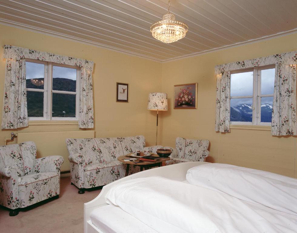 Postel nebo postele na pokoji v ubytování Fossli Hotel