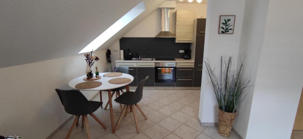 Køkken eller tekøkken på Ferienwohnung Familie Günther Warmbad