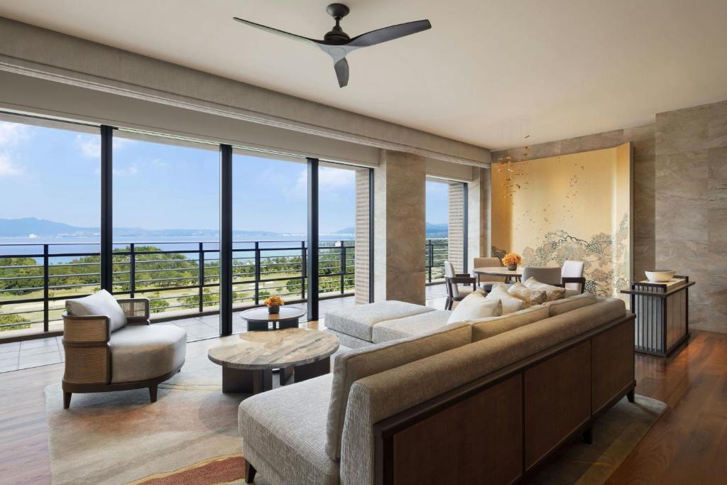 Posezení v ubytování The Ritz-Carlton Okinawa