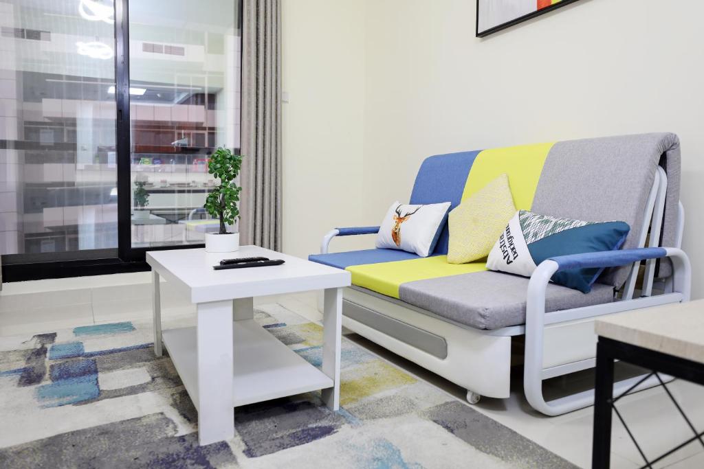 Posezení v ubytování LUXURY 1BED MARINA VIEW JBR BEACH POoL PARKING