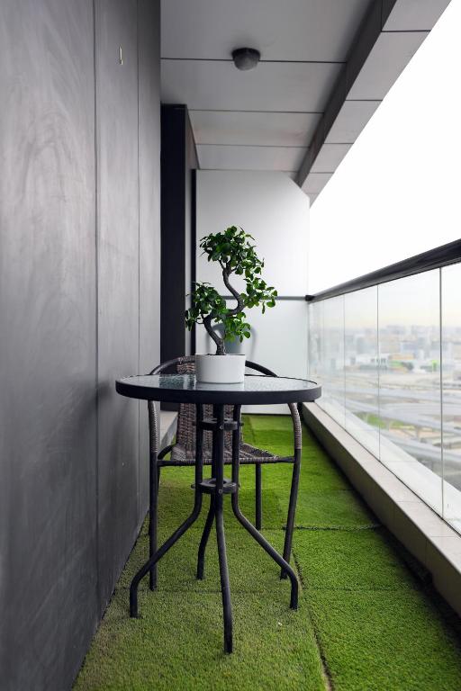 Balkón nebo terasa v ubytování LUXURY 1BED MARINA VIEW JBR BEACH POoL PARKING