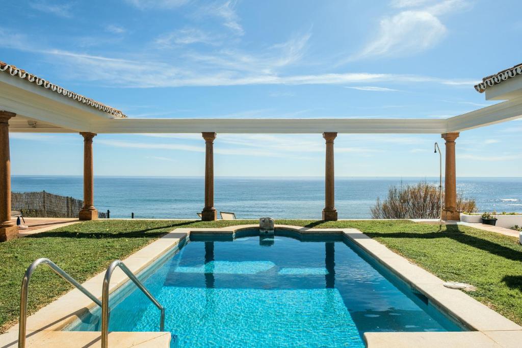 Πισίνα στο ή κοντά στο Villa La Dorada