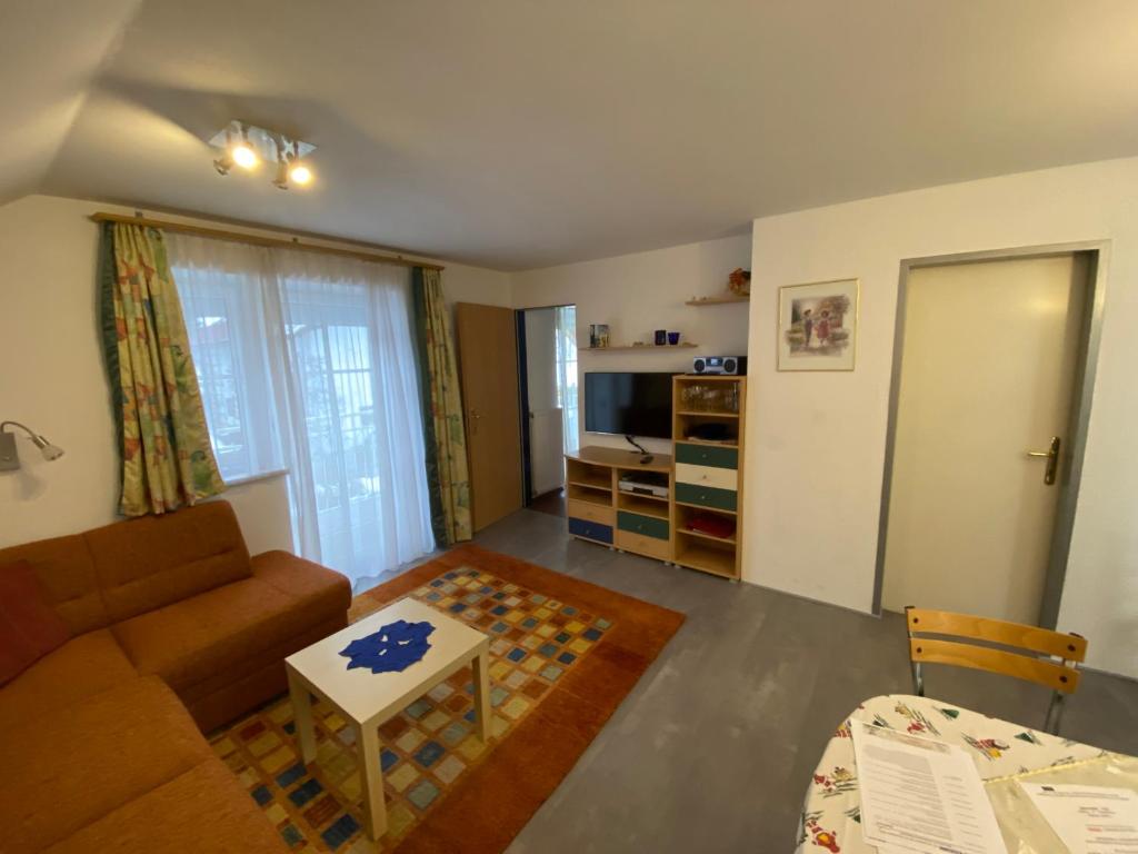 Televízia a/alebo spoločenská miestnosť v ubytovaní Ferienwohnung Holiday