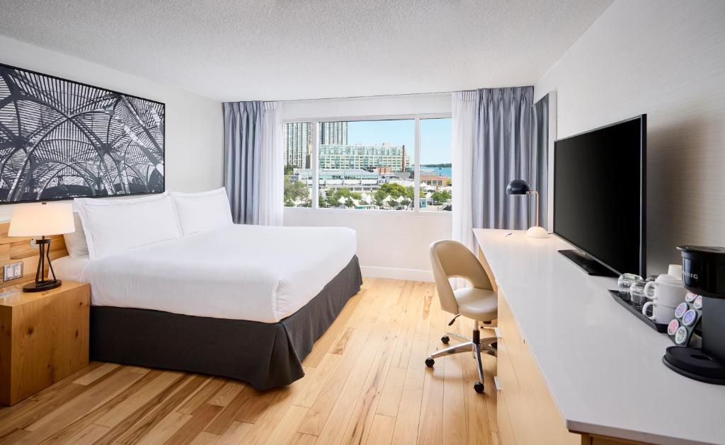 TV a/nebo společenská místnost v ubytování Radisson Blu Toronto Downtown