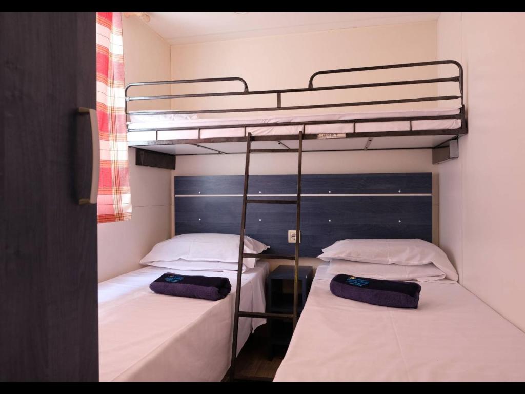 Posteľ alebo postele v izbe v ubytovaní Camping Kato Alissos