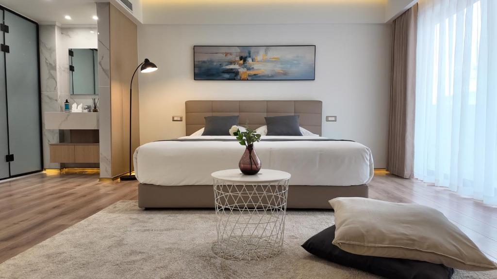 Postel nebo postele na pokoji v ubytování CC LUX Suites