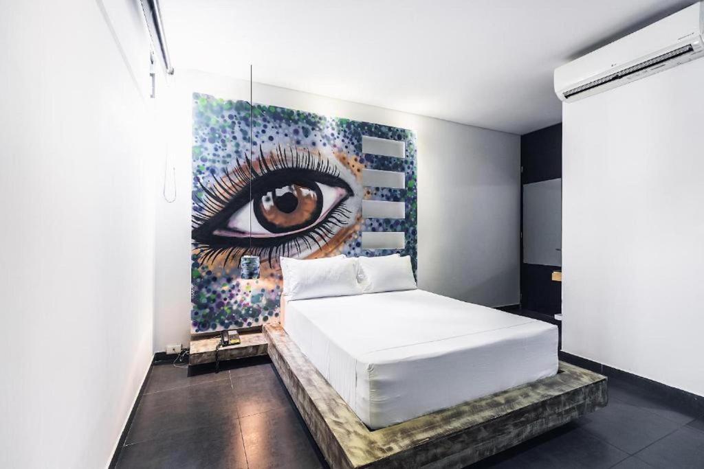 Postel nebo postele na pokoji v ubytování Graffity Hotel Med