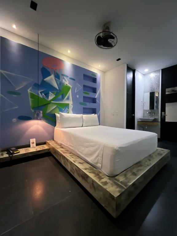 Postel nebo postele na pokoji v ubytování Graffity Hotel Med