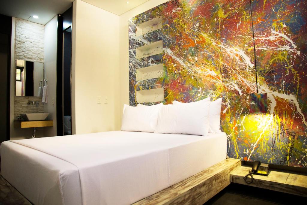 Postel nebo postele na pokoji v ubytování Graffity Hotel Med