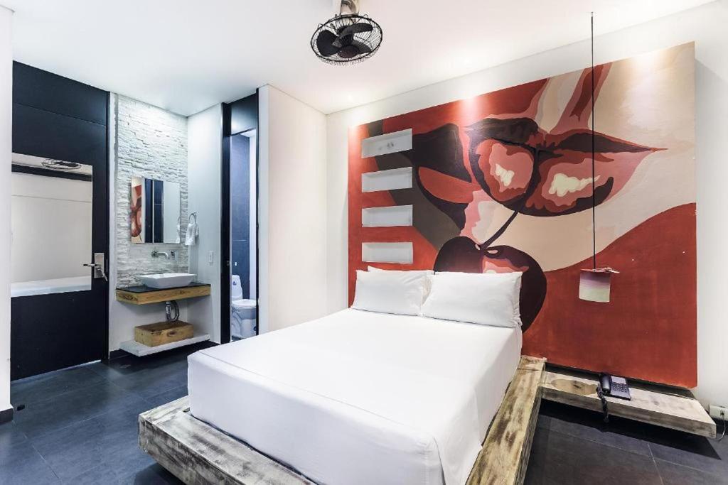 Postel nebo postele na pokoji v ubytování Graffity Hotel Med