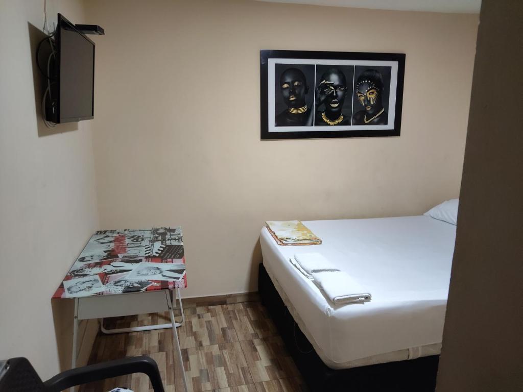Postel nebo postele na pokoji v ubytování Hostal Avanza