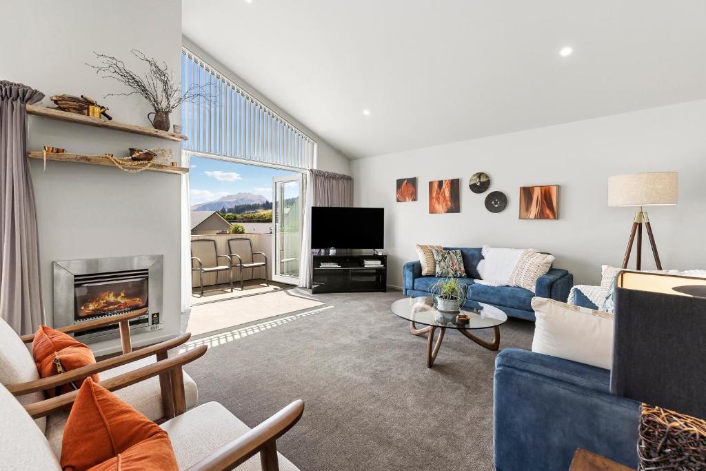 TV a/nebo společenská místnost v ubytování Spacious Alpine View Resort