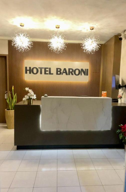 Ο χώρος του λόμπι ή της ρεσεψιόν στο Hotel Baroni