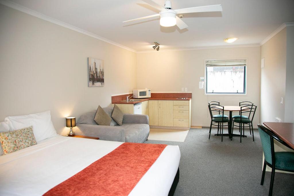 Postel nebo postele na pokoji v ubytování Bella Vista Motel Hamilton