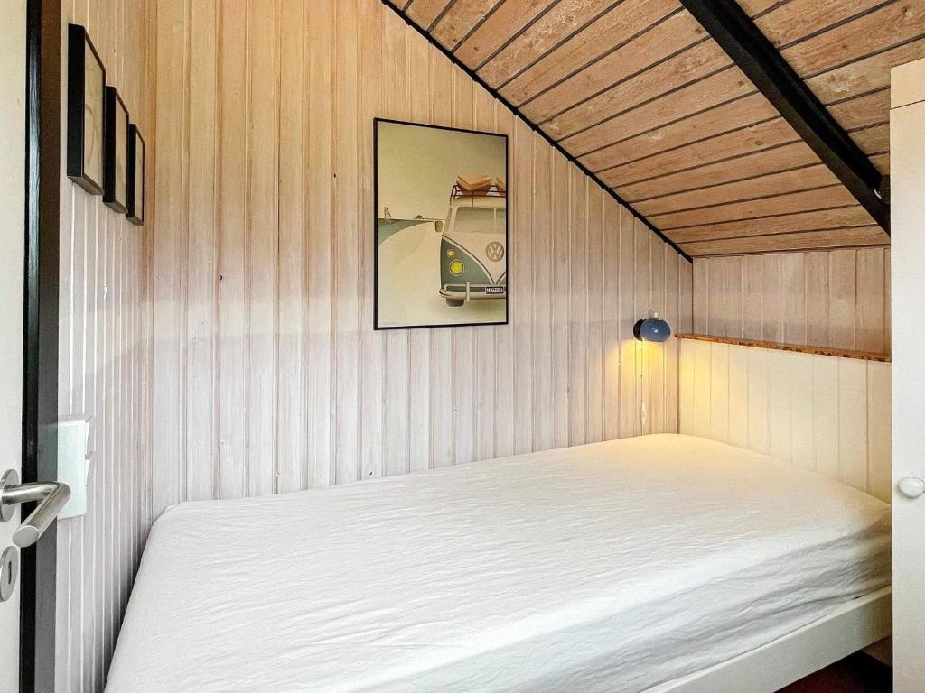 Postel nebo postele na pokoji v ubytování Three-Bedroom Holiday home in Otterup 9