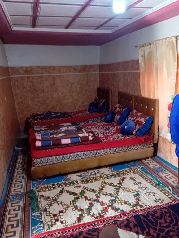 Postel nebo postele na pokoji v ubytování Gite Timit la maison Imazghn