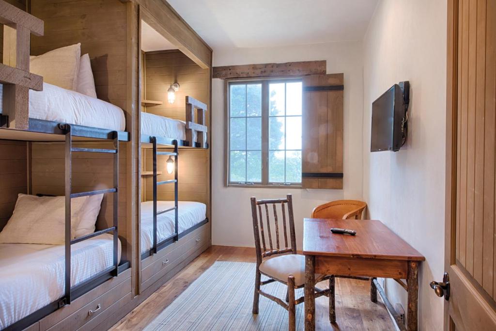 Postel nebo postele na pokoji v ubytování WorldMark Hunt – Stablewood Springs Resort