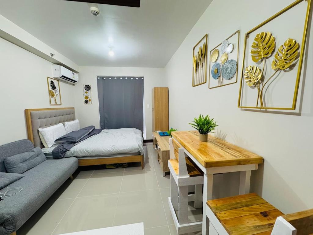 a bedroom with a bed and a desk and a desk at Condo hotel in Lapu Lapu City in Basbas