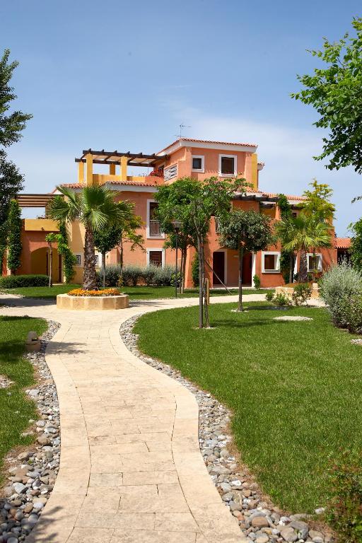 A garden outside Argonauti Residence