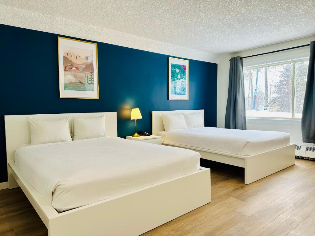 Postel nebo postele na pokoji v ubytování Cloud 9 Inn