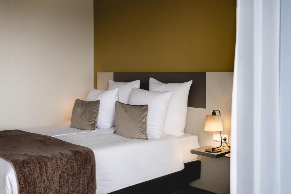 Postel nebo postele na pokoji v ubytování Leonardo Hotel Heidelberg City Center