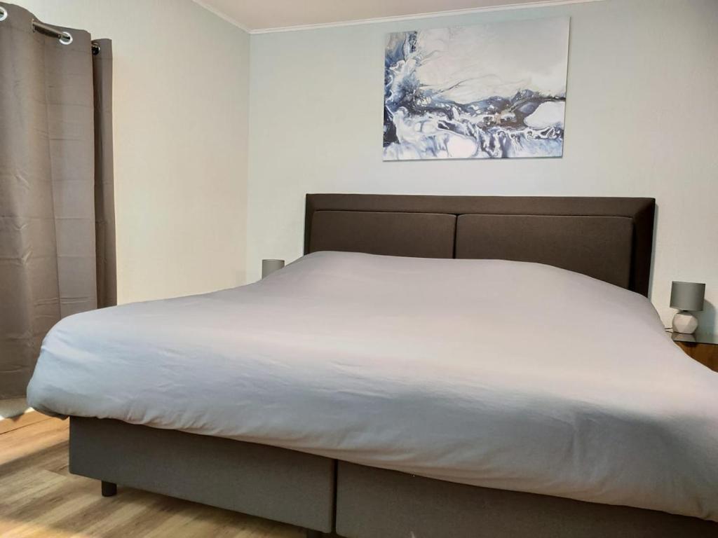 Postel nebo postele na pokoji v ubytování Modern 3 Bedroom Apartment near Useldange Castle