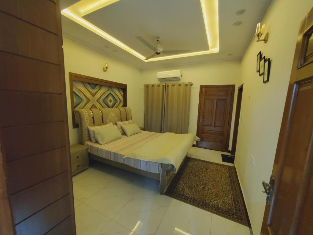 a bedroom with a large bed in a room at Kashees Lodges in Islamabad