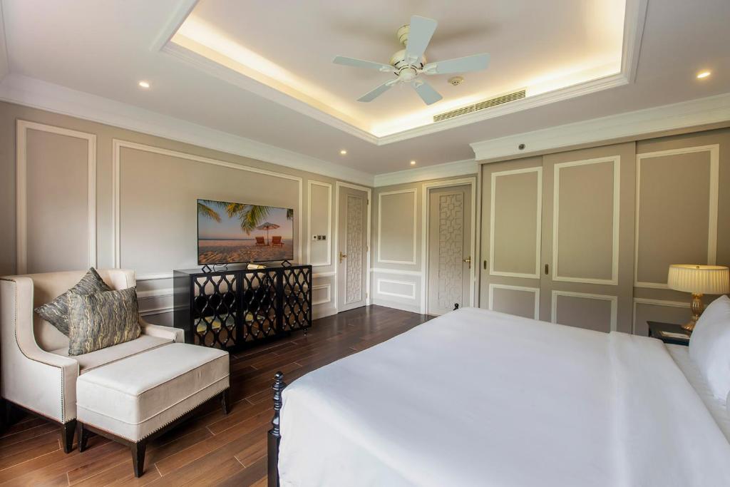 Grand Junior Suite King Hill View