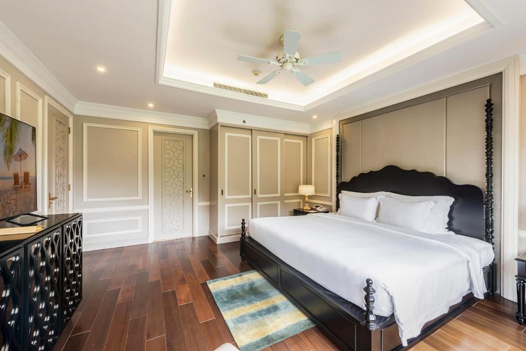 Grand Junior Suite King Hill View